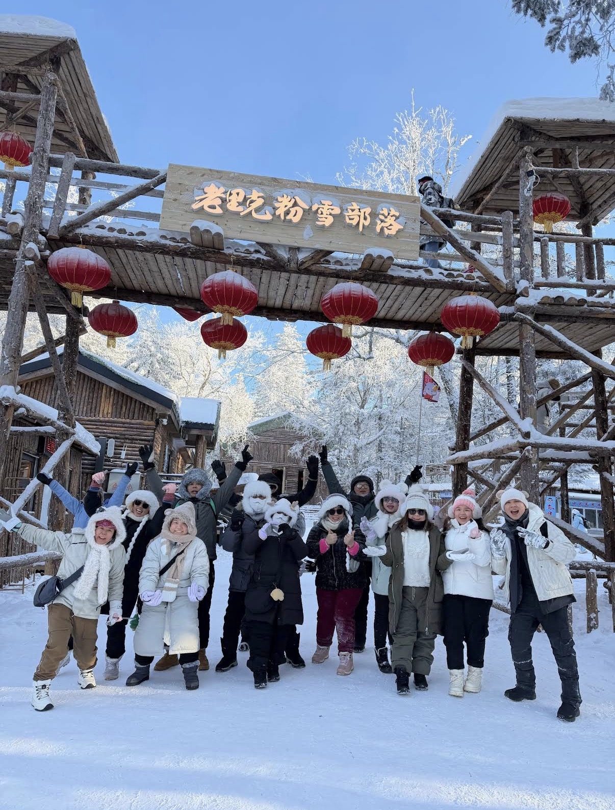 A Golden Tropics group at the Laolike Powder Snow Tribe gate, Laolike Lake