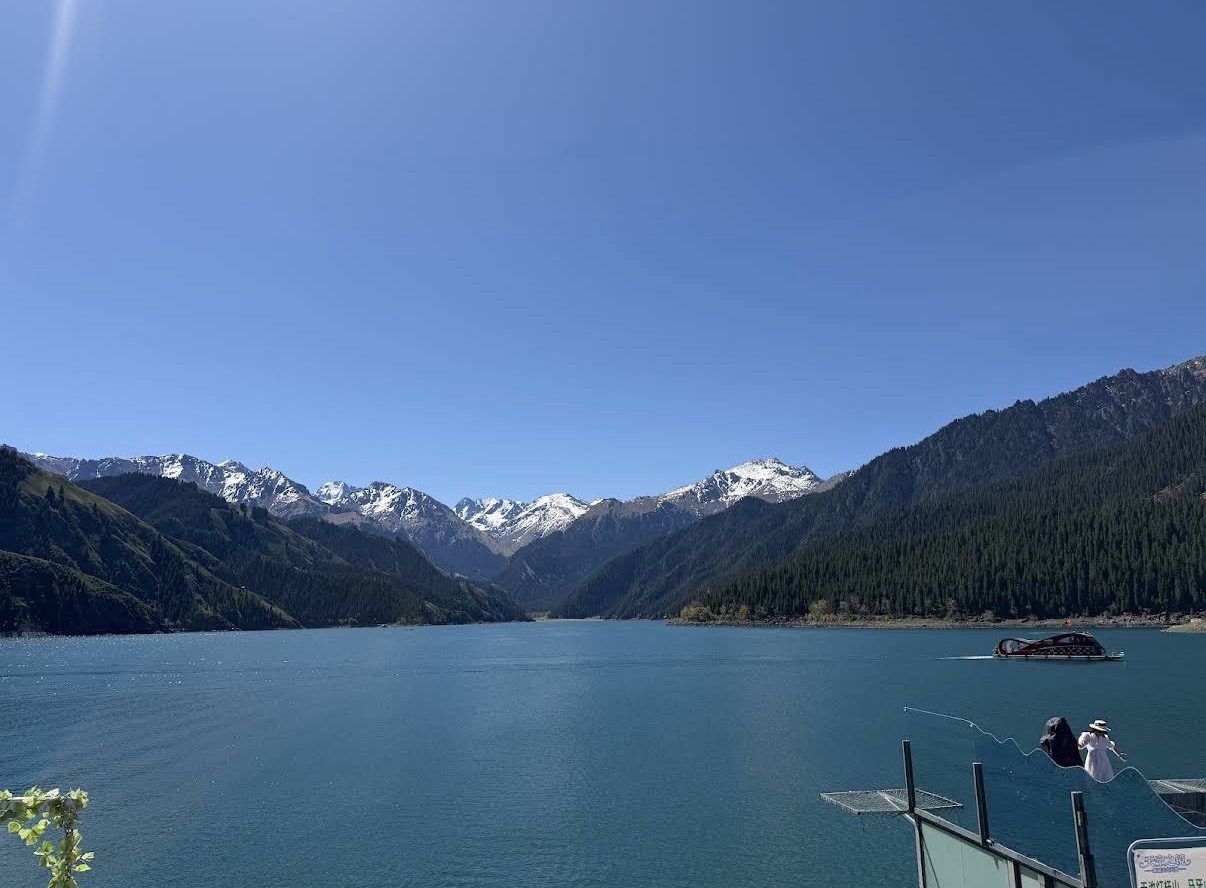 Tianchi (Heavenly Lake) near Ürümqi under clear skies