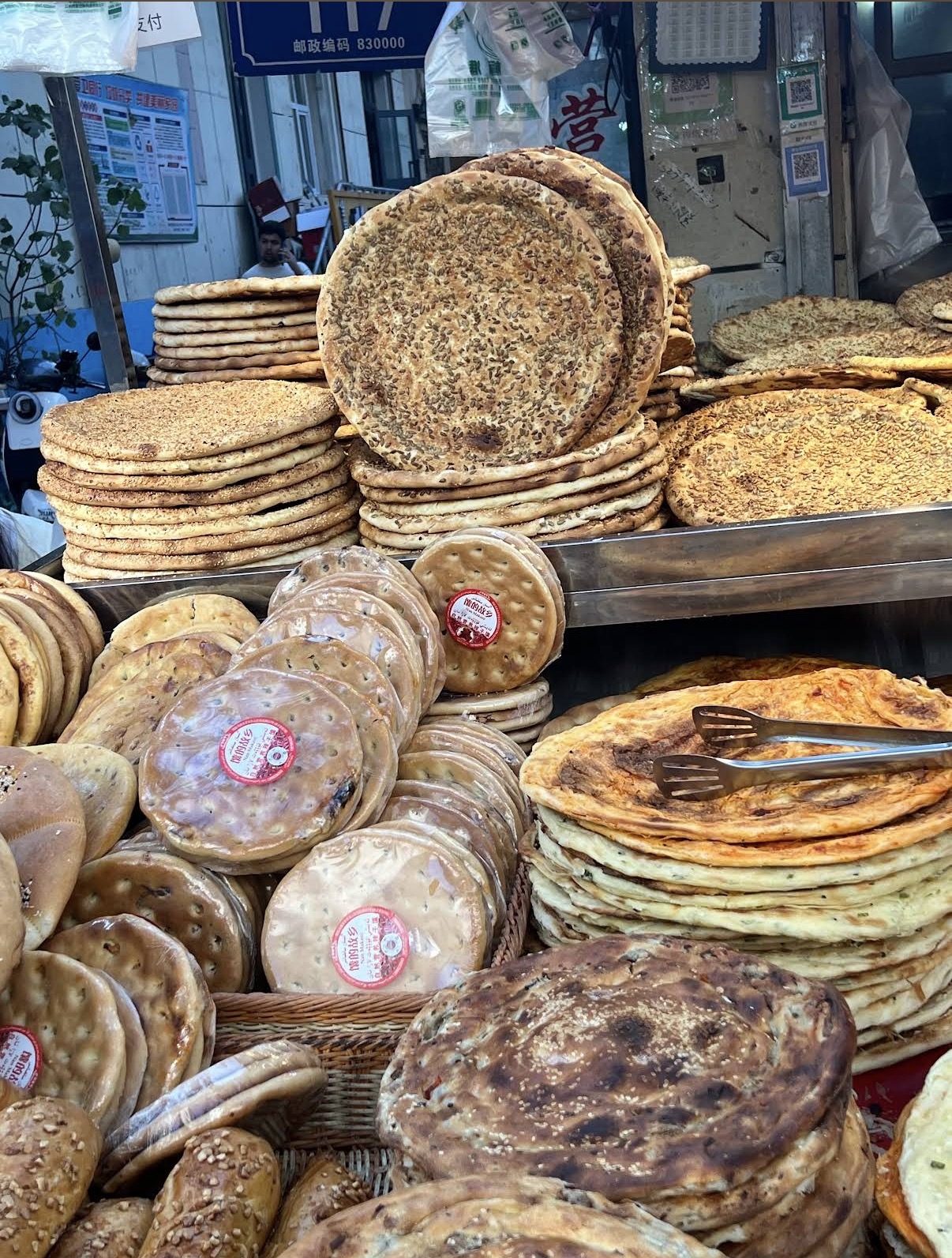 Freshly baked naan at a bakery stall in Ürümqi